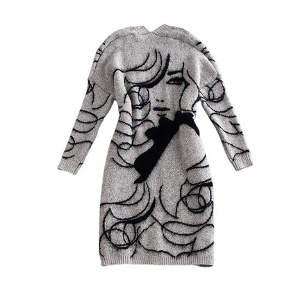 Robe en tricot pour femmes avec un design graphique artistique et un élégant décolleté en V Chic und Stil