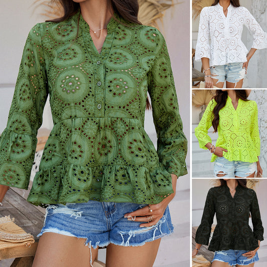 Women's Lace Blouse with Ruffle Trim and Button Placket Chic und Stil
