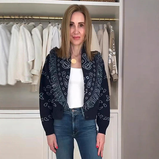 Cardigan tricoté pour femmes avec des détails à franges et un motif géométrique Chic und Stil