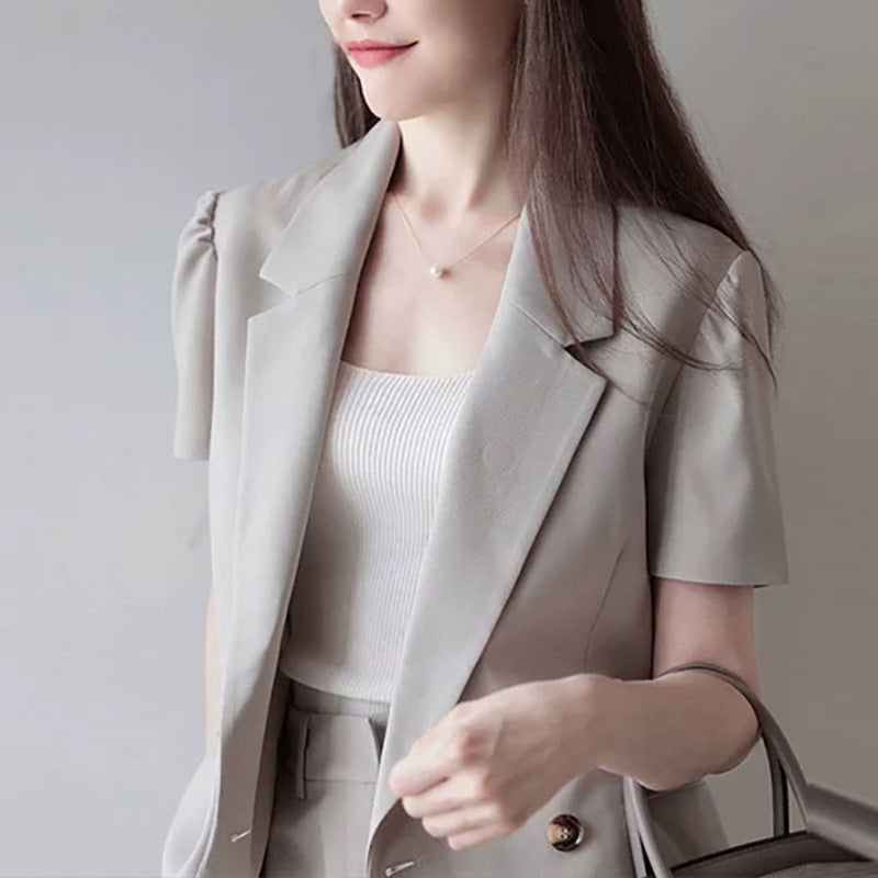 Fitted blazer and shorts set for women Chic und Stil