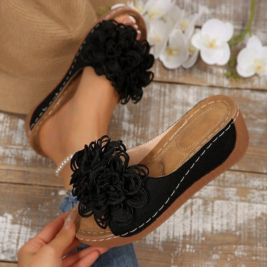 Sandales antidérapantes décorées de fleurs Chic und Stil pour femmes