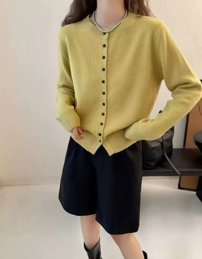 Cardigan à boutons élégant pour femmes en laine de haute qualité Chic und Stil