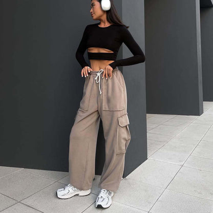 Casual cargo pants for women with a loose fit and practical pockets Chic and Style