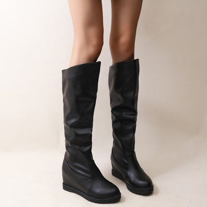 Bottes longues pour femmes avec un bel effet de fronces et un élégant talon bloc Chic und Stil