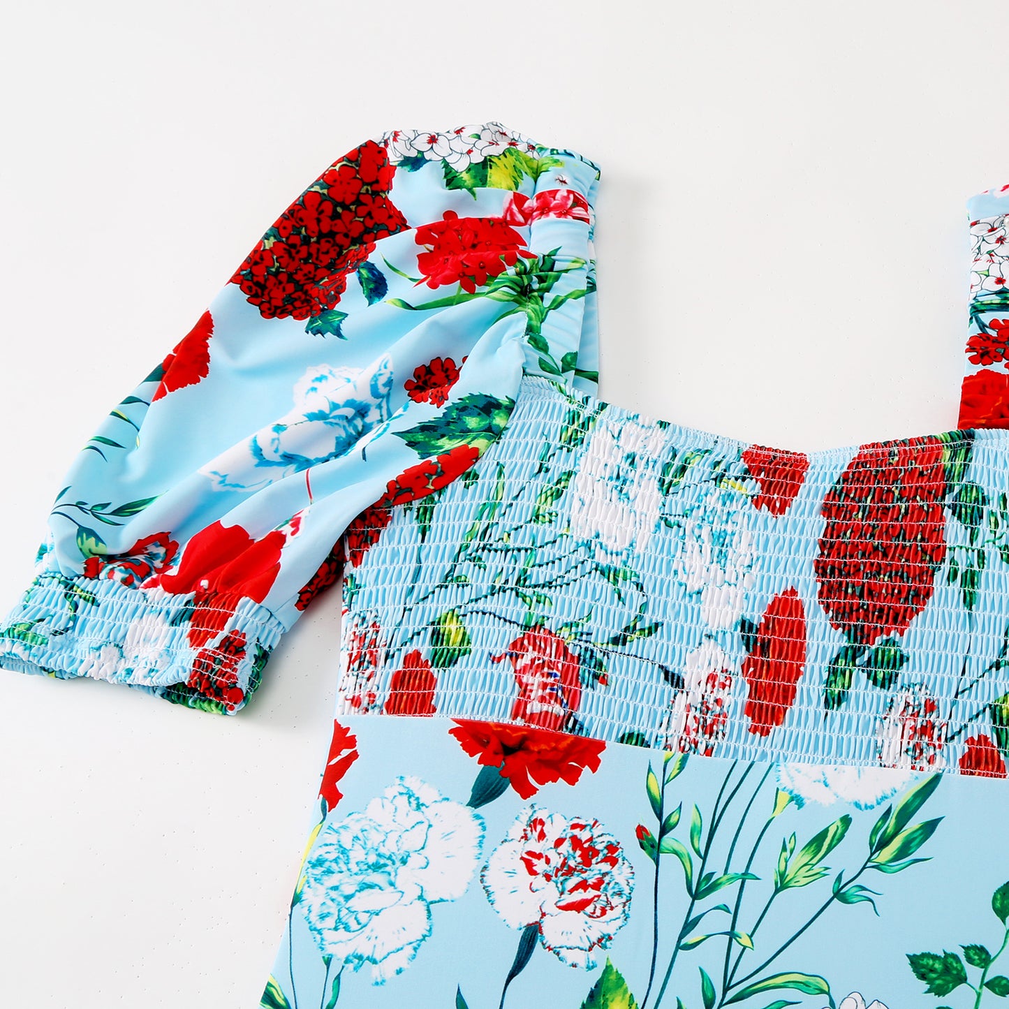 Maillot de bain pour dames avec des manches bouffantes volumineuses et une jupe portefeuille assortie Chic und Stil