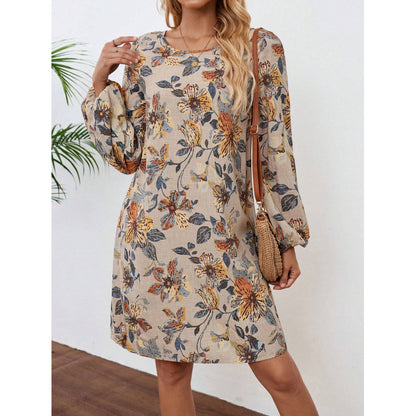 Robe de loisirs pour femmes au style décontracté avec des accents floraux Chic und Stil