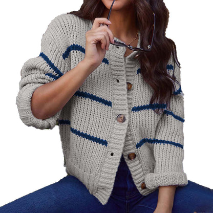 Veste en tricot pour femmes avec des rayures décontractées et des boutons pratiques Chic und Stil
