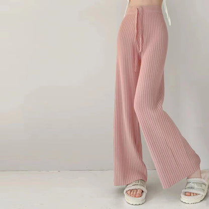 Chic and Style women's pleated high-waisted pants with elastic waistband