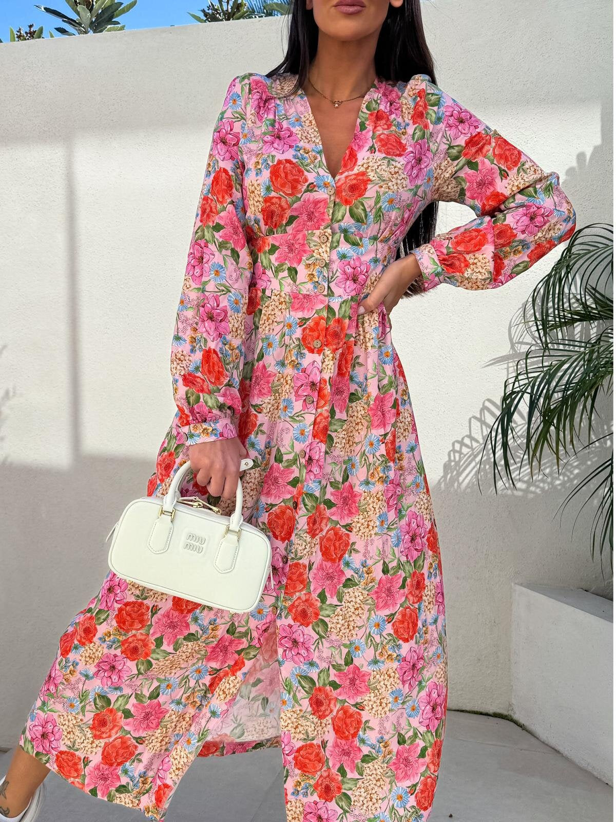 Robes maxi élégantes pour femmes avec motifs floraux et détails de boutons Chic und Stil