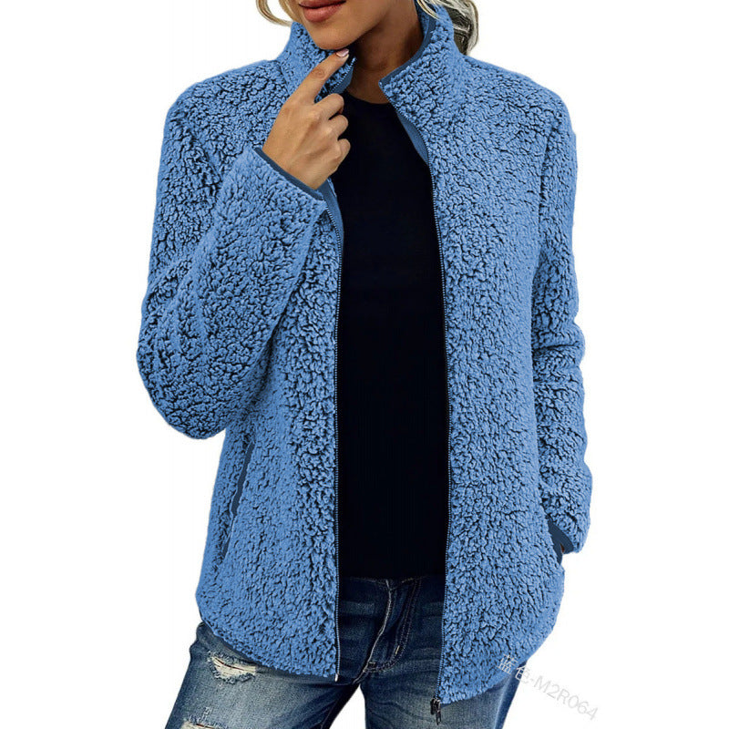 Soft fleece jacket for women with a high collar and side pockets Chic und Stil