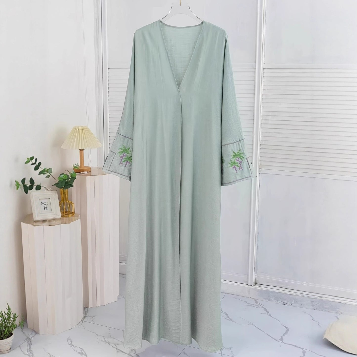 Dames élégante veste Kaftan avec des détails de broderie élaborés Chic und Stil