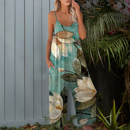 Women's summer jumpsuit with floral design and practical pockets. Chic and stylish.