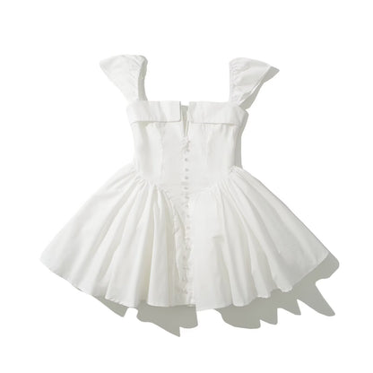 Robe mini pour dames avec des éléments de volants volumineux et un détail de bouton Chic und Stil