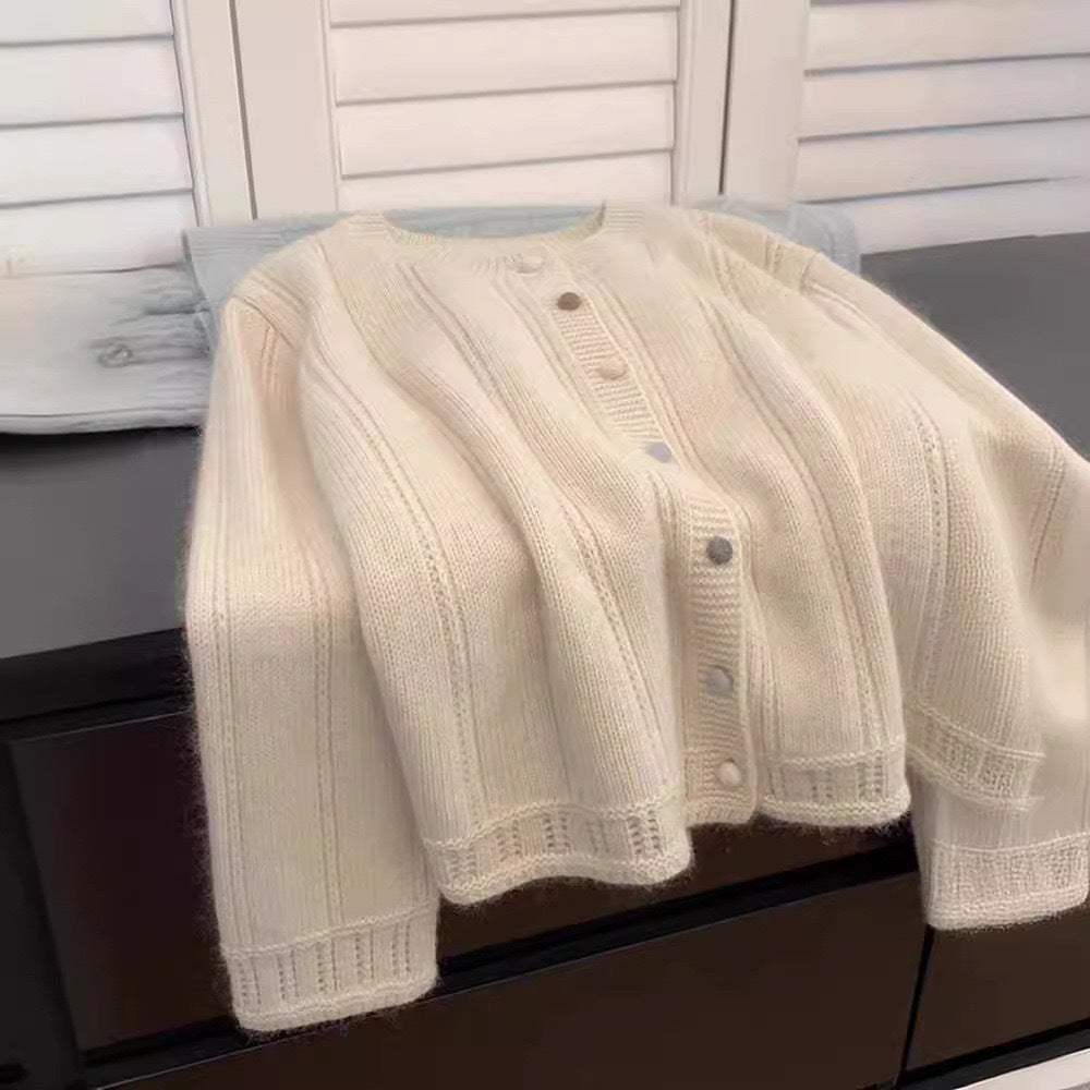 Dames gros tricot cardigan avec un élégant motif côtelé et fermeture à boutons Chic und Stil