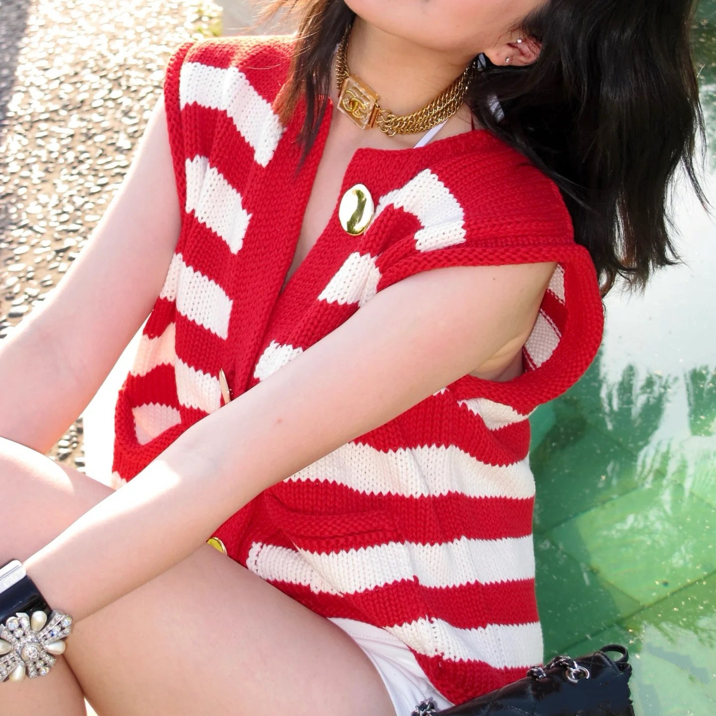 Dame gilet en maille avec de larges rayures et de gros boutons Chic und Stil