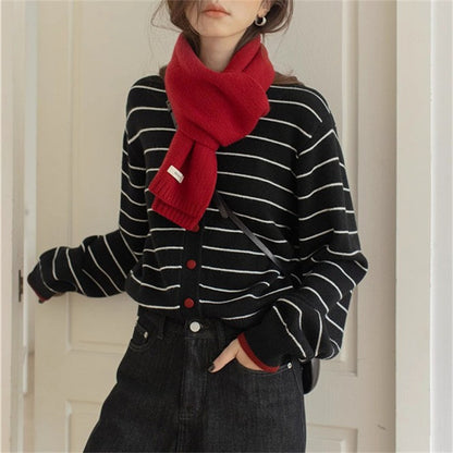 Cardigan en tricot confortable pour femmes avec un motif rayé juvénile et une fermeture à boutons pratique Chic und Stil