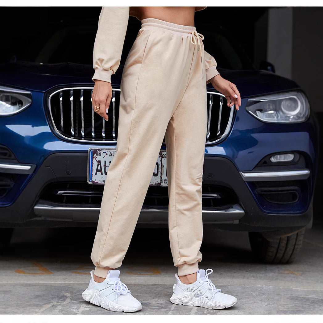 Casual women's pants with a slim fit and high waist Chic and Style