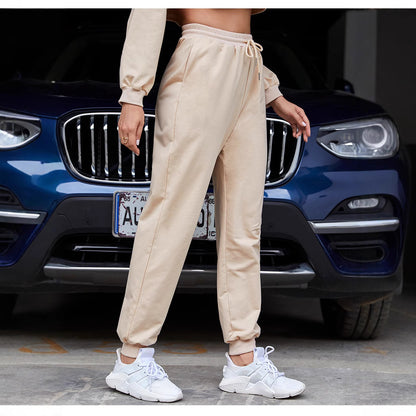 Casual women's pants with a slim fit and high waist Chic and Style