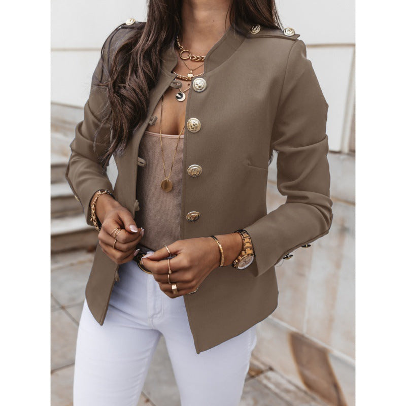 Blazer féminin tendance avec des détails ornés de boutons Chic und Stil