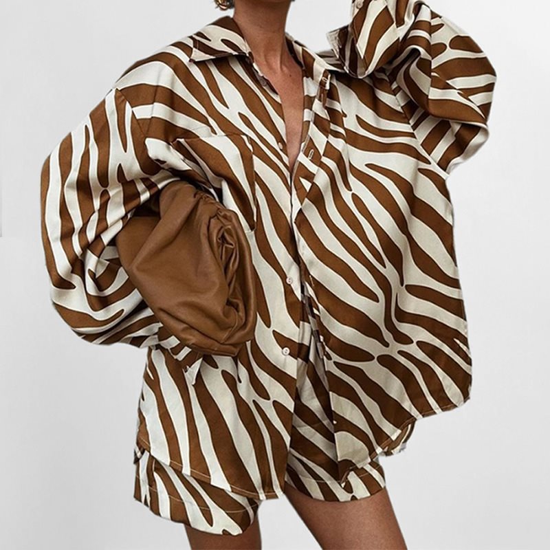 Chemise de loisir pour femmes avec un motif animal stylé et une coupe décontractée Chic und Stil