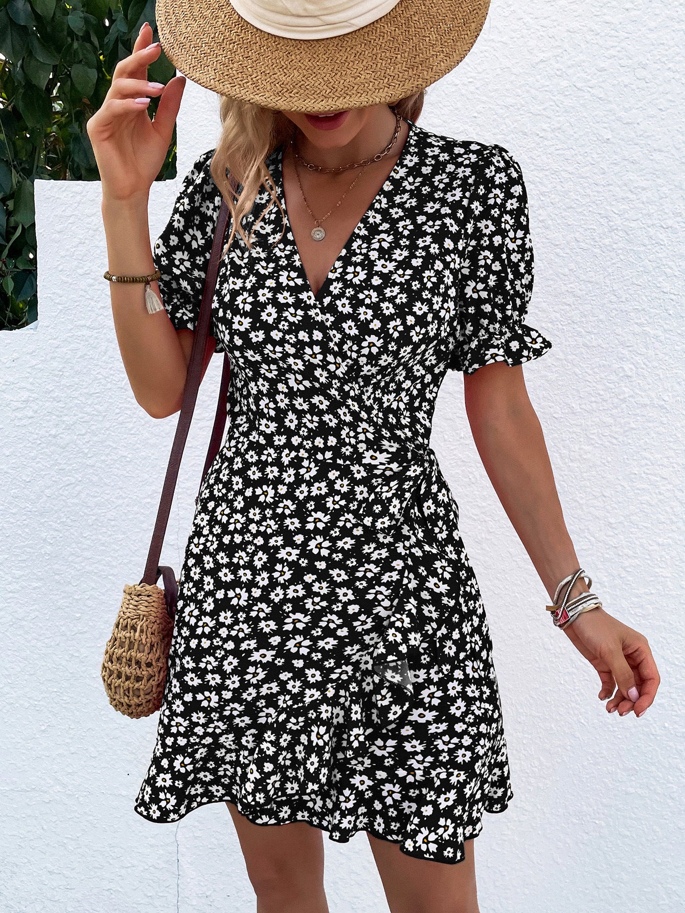 Robe mini portefeuille florale pour dames Chic und Stil