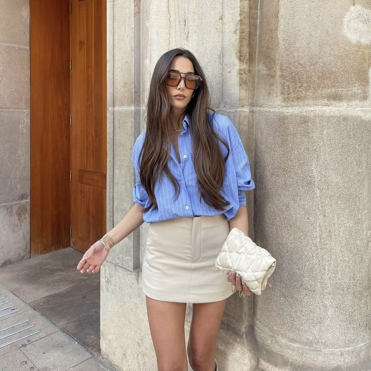 Chemise rayée décontractée pour femmes avec des détails de boutons classiques et des poches poitrine Chic und Stil