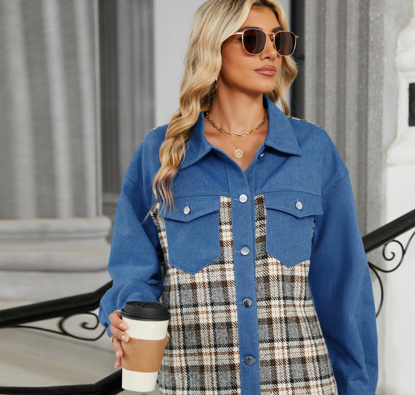 Robe chemise pour femmes avec panneau à carreaux et poches poitrine pratiques Chic und Stil