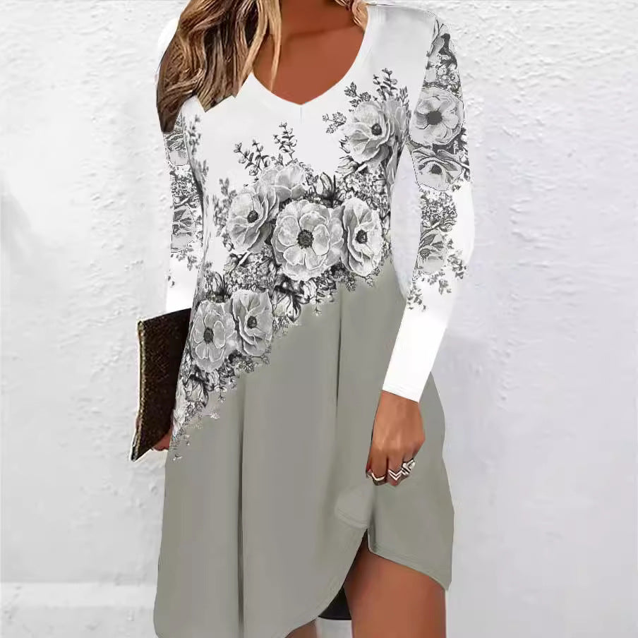 Robe pour femmes à décolleté en V avec des accents floraux et une coupe asymétrique Chic und Stil