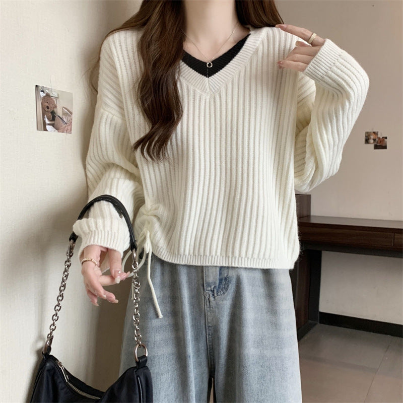 Knitted pullover for women with comfortable V-neck, fine rib texture, and relaxed fit Chic and Style
