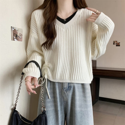 Knitted pullover for women with comfortable V-neck, fine rib texture, and relaxed fit Chic and Style