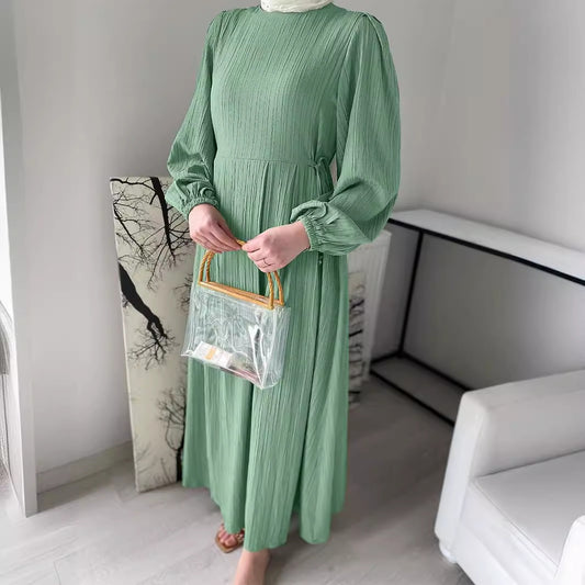 Robe maxi pour femmes avec un design plissé élégant et des manches bouffantes longues Chic und Stil