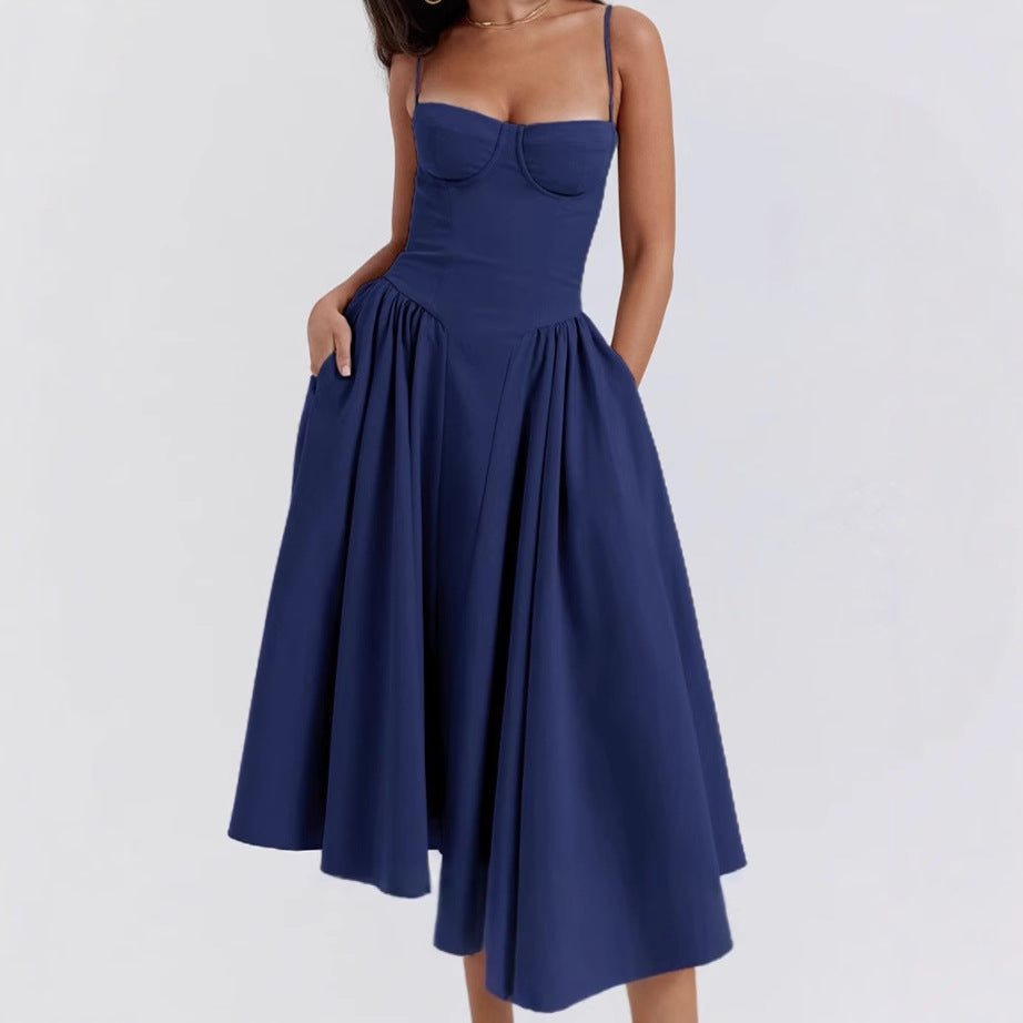 Robe mi-longue pour femmes avec design sans bretelles et jupe plissée volumineuse Chic und Stil
