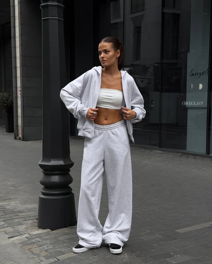 Oversized hooded jacket for women and comfortable jogger pants Chic und Stil