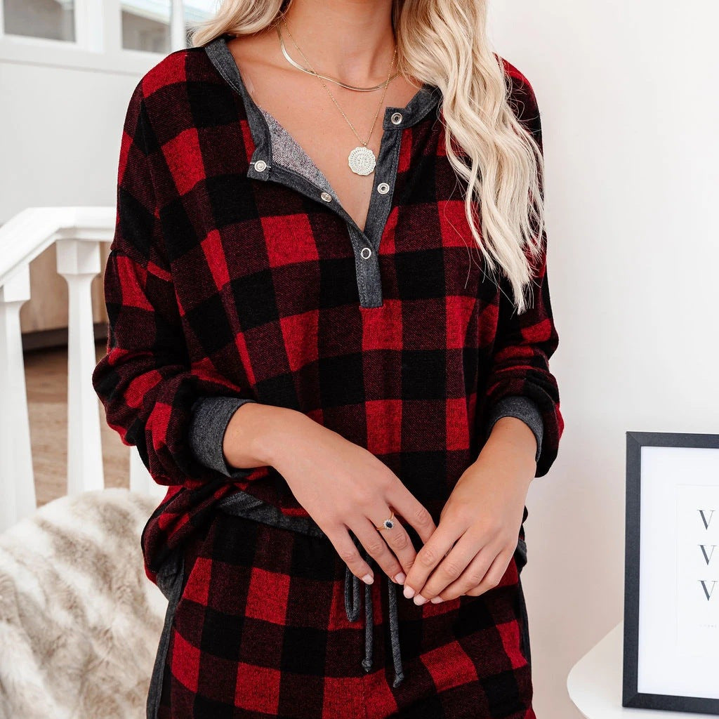 Ensemble de lounge à carreaux confortable pour femmes avec haut à manches courtes et shorts Chic und Stil
