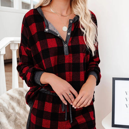 Ensemble de lounge à carreaux confortable pour femmes avec haut à manches courtes et shorts Chic und Stil