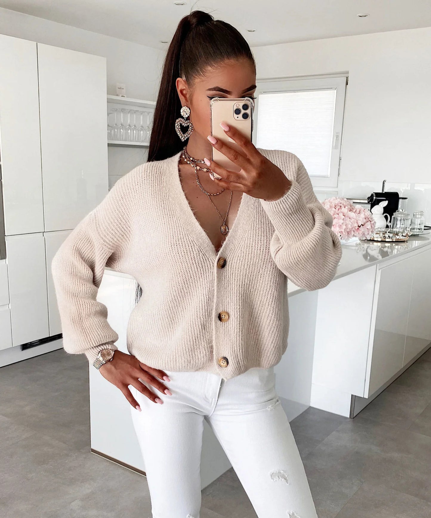 Dames cardigan avec des manches volumineuses et des boutons en bois de haute qualité Chic und Stil