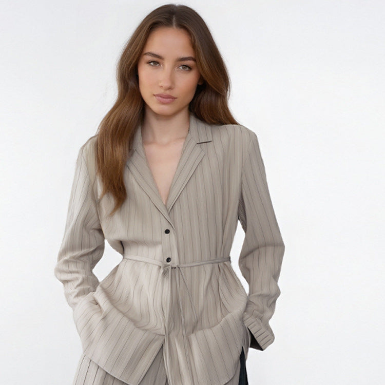 Dames blazer court stylé avec des rayures tendance Chic und Stil