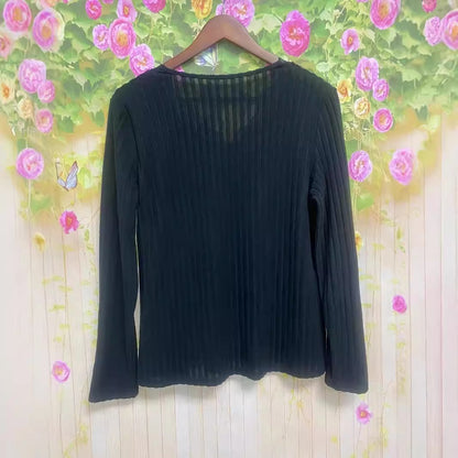 Chemisier à manches longues pour femmes avec un élégant col en dentelle et une structure côtelée Chic und Stil