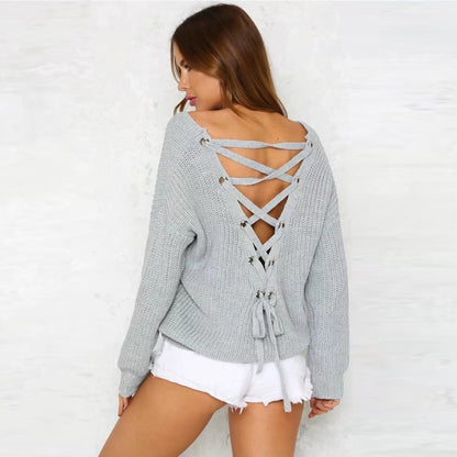 Pull femme avec un design unique à l'arrière et un lacet décoratif Chic und Stil