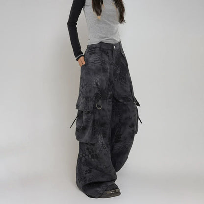 Women's cargo pants with wide leg and unique pattern Chic and Style