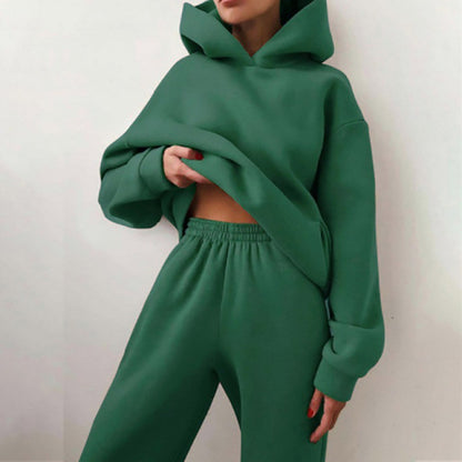 Sporty loungewear set for women with oversized hoodie and comfortable jogger pants Chic and Style