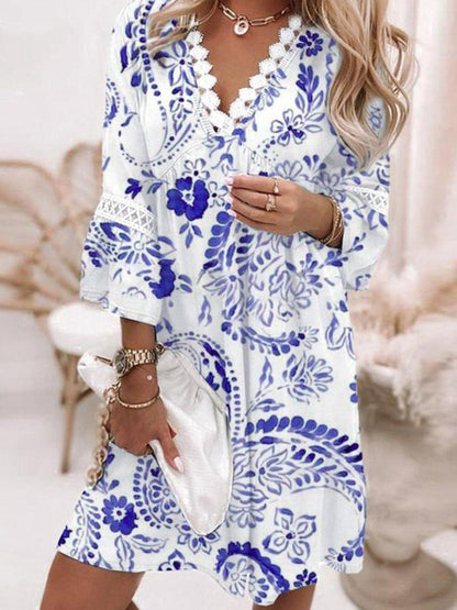 Robe décontractée pour femmes avec décolleté en V et détails volants Chic und Stil