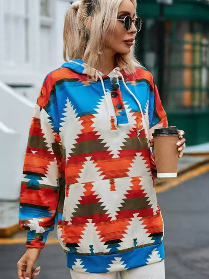 Hooded sweatshirt for women with a creative color pattern and practical buttons Chic and Style