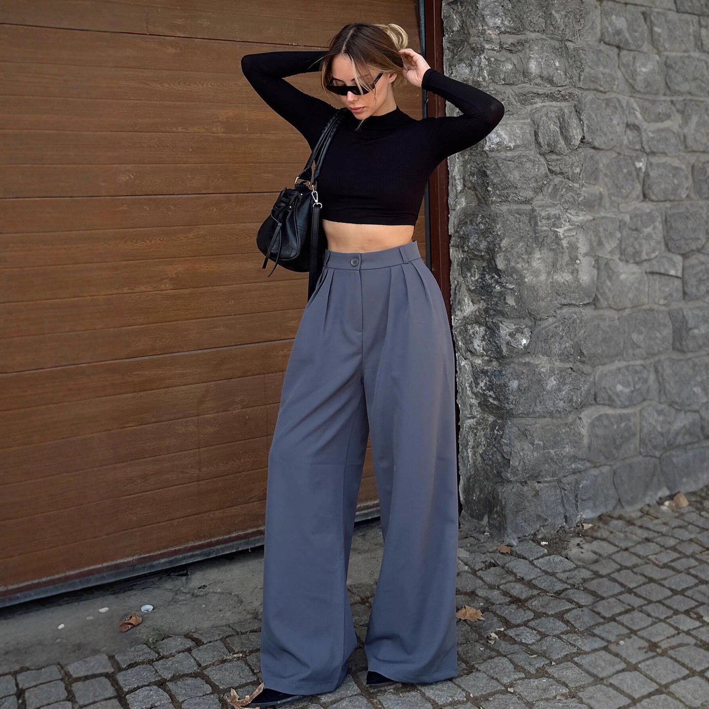 Dames élégant et à la mode ensemble de pantalons larges et de blouse cropped Chic und Stil