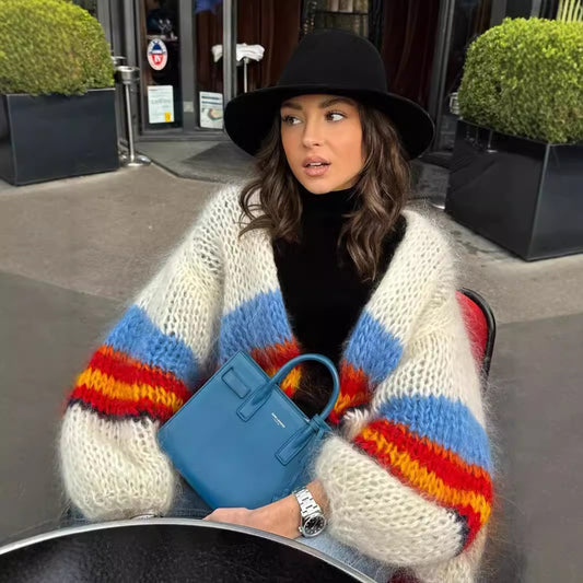 Cardigan en tricot décontracté pour femmes avec des rayures colorées et une coupe ample Chic und Stil