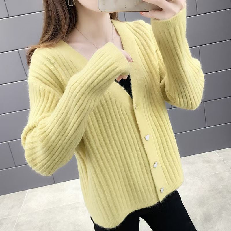 Cardigan en tricot à côtes pour femmes avec des boutons en forme de cœur Chic und Stil