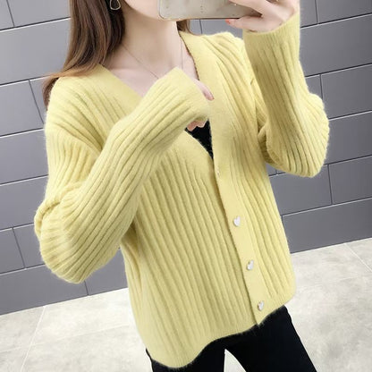 Cardigan en tricot à côtes pour femmes avec des boutons en forme de cœur Chic und Stil