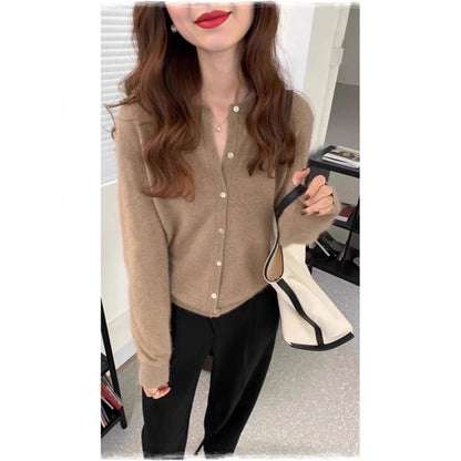 Dames cardigan fin avec patte de boutonnage et matériau doux Chic und Stil