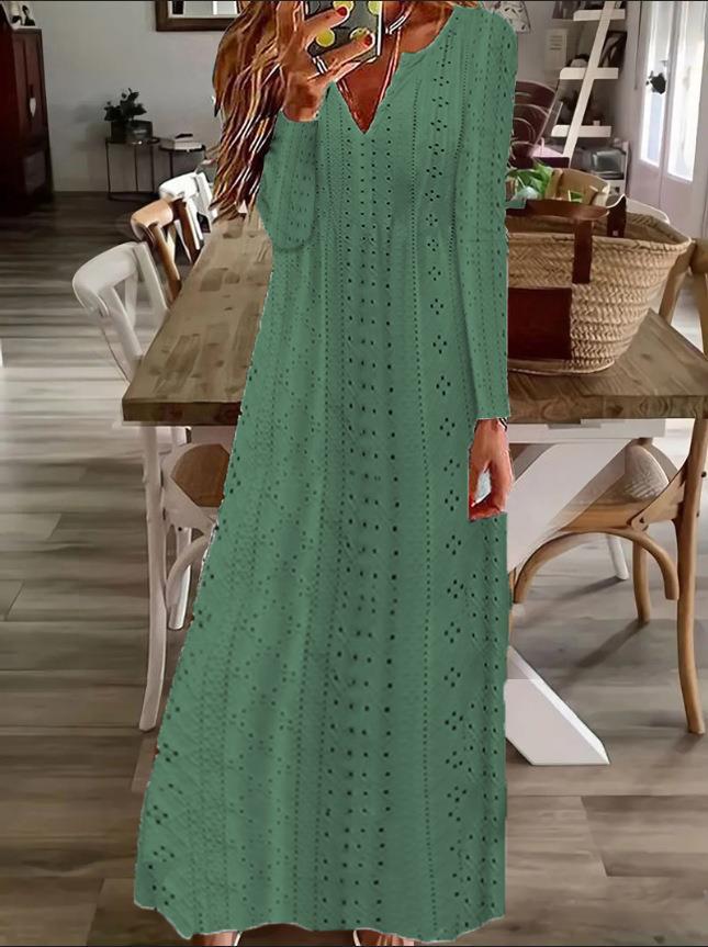 Robe maxi pour dames avec un motif en dentelle délicate et décolleté en V Chic und Stil