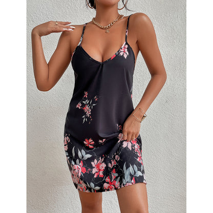 Robe mini aérienne pour femmes en matériau semblable à du satin avec des motifs floraux Chic und Stil